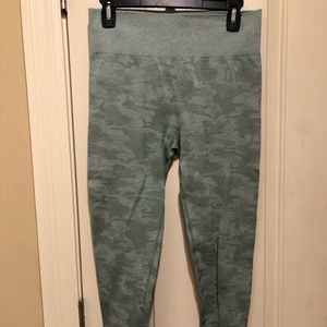 Gym shark camouflage full length leggings size L
